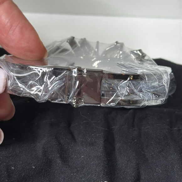 Erickson Beamon Rocks Hinge Cuff Bracelet in Dust Bag NEW - Picture 4 of 4